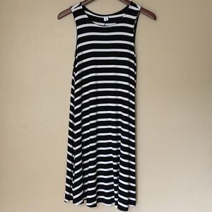 Old Navy sleeveless black & white stripe dress | M
